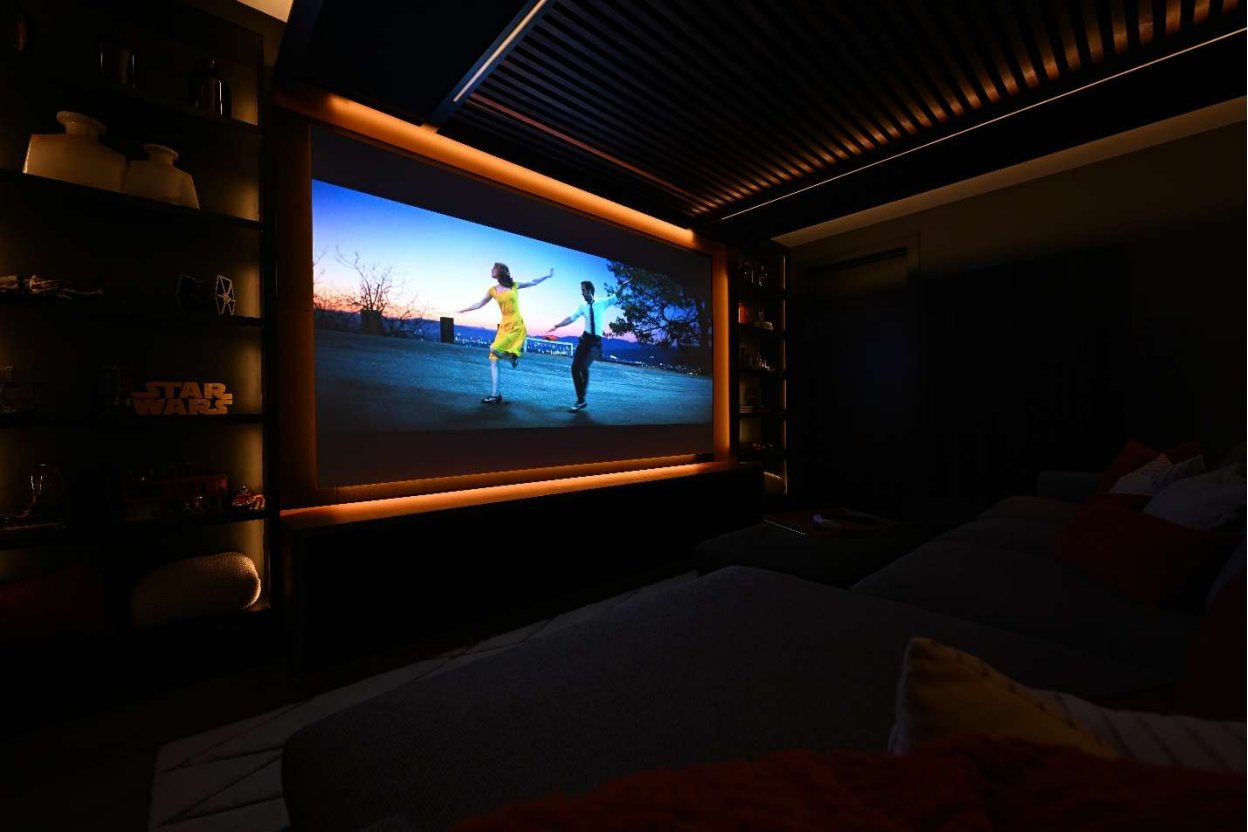 Illuminated floating screen